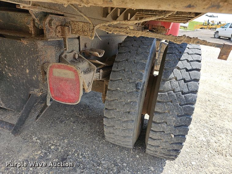 image for item DN8583 1995 Ford L8000  dump truck