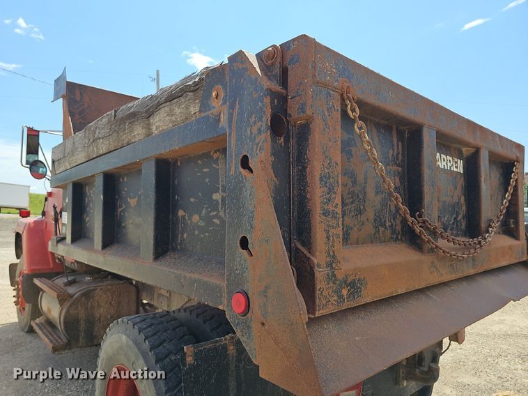 image for item DN8583 1995 Ford L8000  dump truck