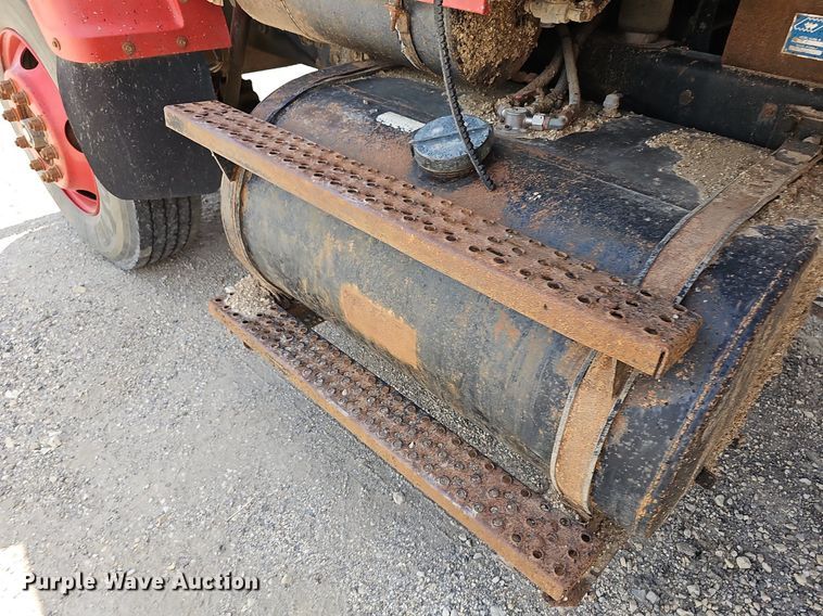 image for item DN8583 1995 Ford L8000  dump truck