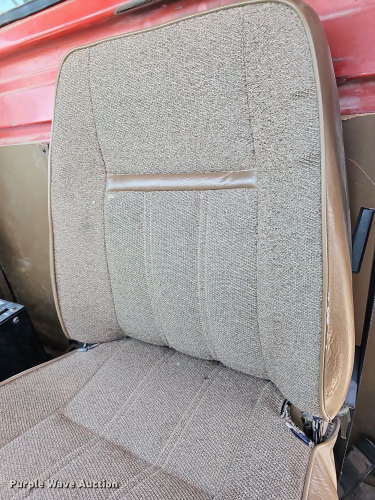 image for item DN8583 1995 Ford L8000  dump truck