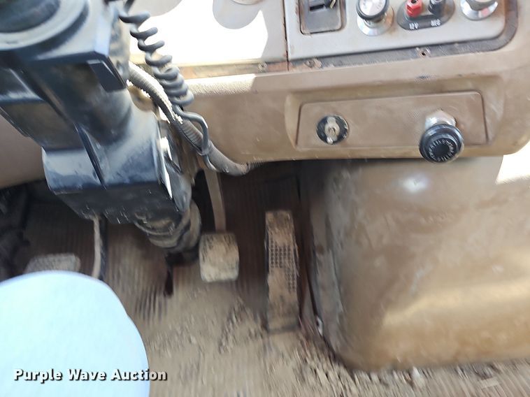 image for item DN8583 1995 Ford L8000  dump truck