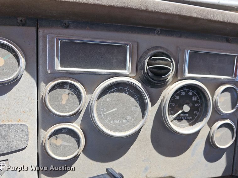 image for item DN8583 1995 Ford L8000  dump truck