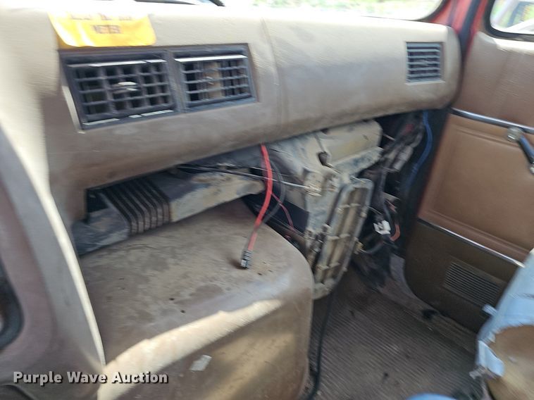 image for item DN8583 1995 Ford L8000  dump truck