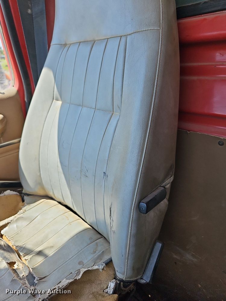 image for item DN8583 1995 Ford L8000  dump truck