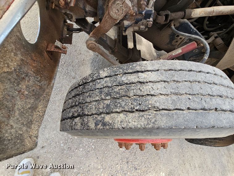 image for item DN8583 1995 Ford L8000  dump truck