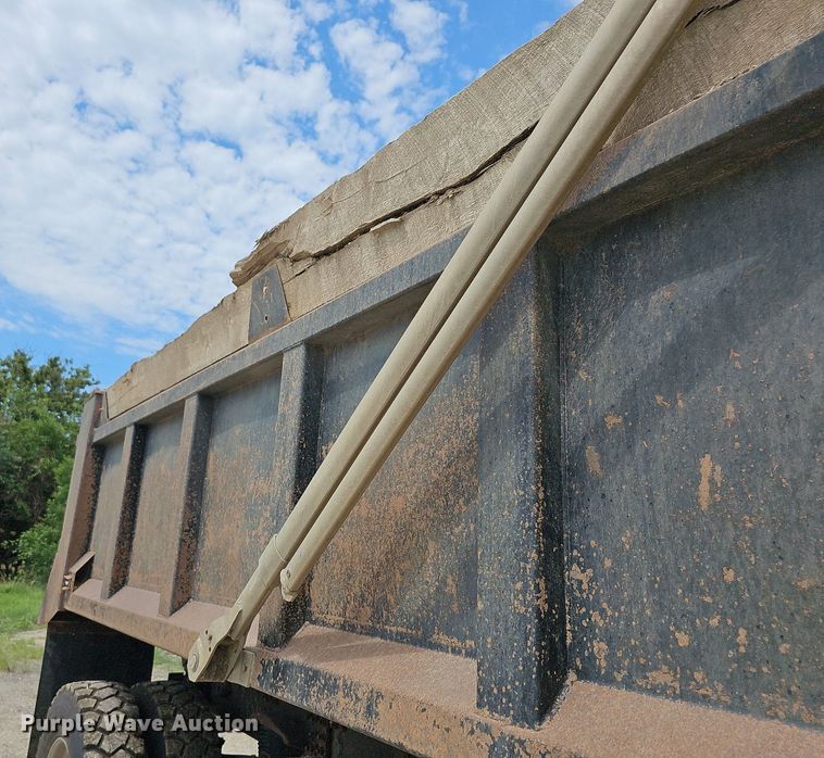 image for item DN8584 2007 Sterling L9500  dump truck