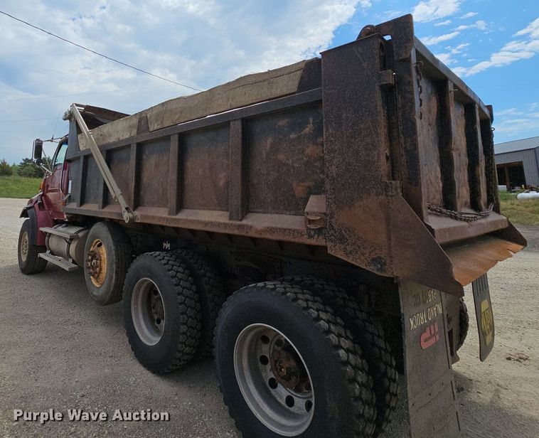 image for item DN8584 2007 Sterling L9500  dump truck