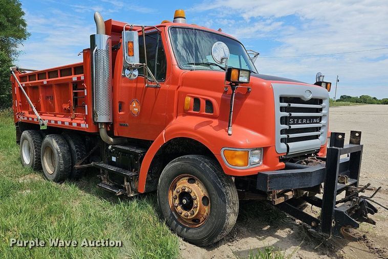 image for item DN8585 2003 Sterling LT7500  dump truck