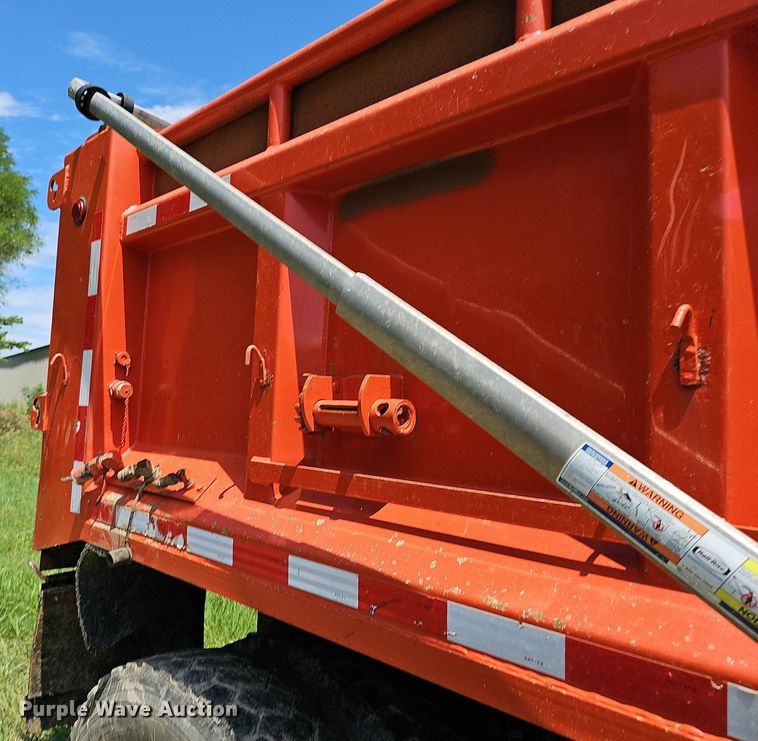 image for item DN8585 2003 Sterling LT7500  dump truck