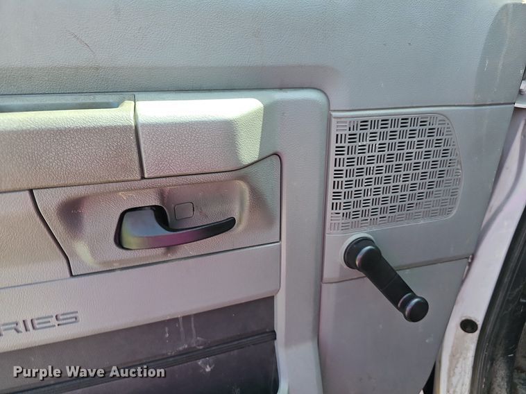 image for item DN8610 2012 Ford E350 Super Duty  van