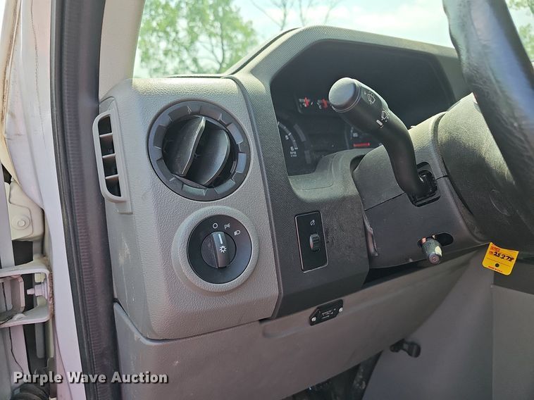 image for item DN8610 2012 Ford E350 Super Duty  van