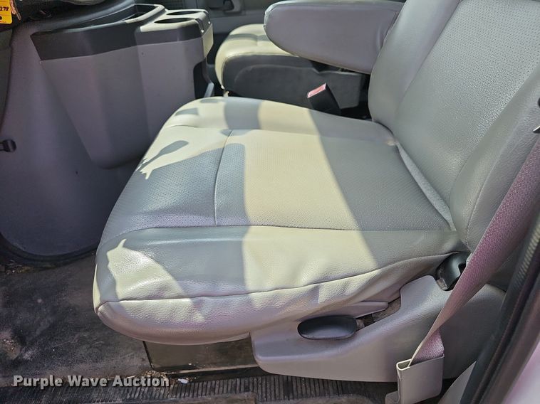 image for item DN8610 2012 Ford E350 Super Duty  van