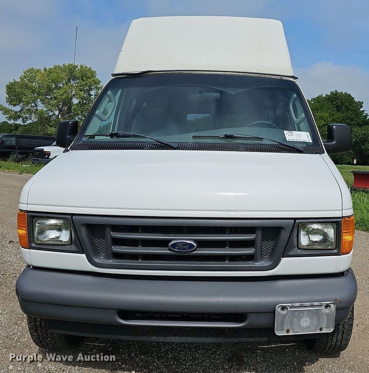 image for item DN8612 2007 Ford E350 Super Duty XL  van