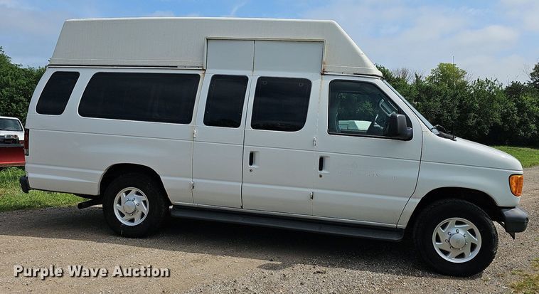 image for item DN8612 2007 Ford E350 Super Duty XL  van