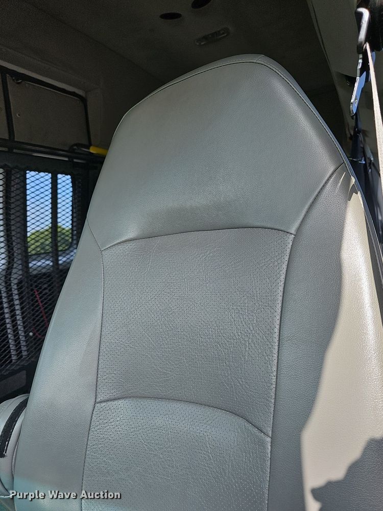 image for item DN8612 2007 Ford E350 Super Duty XL  van