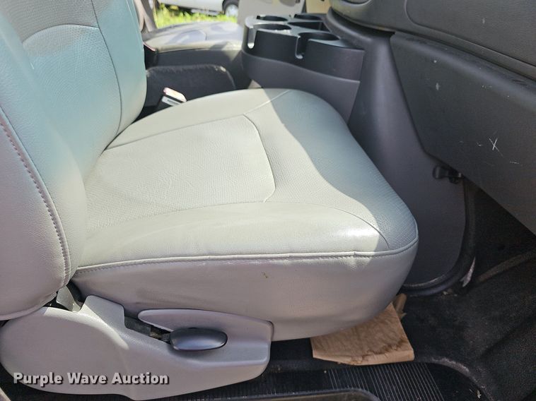 image for item DN8612 2007 Ford E350 Super Duty XL  van