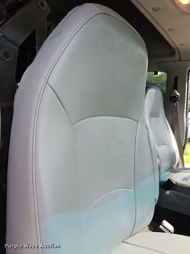 image for item DN8612 2007 Ford E350 Super Duty XL  van