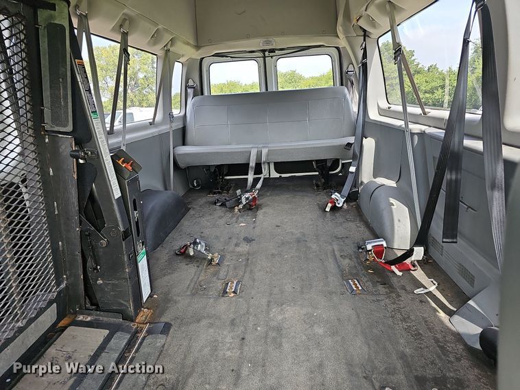 image for item DN8612 2007 Ford E350 Super Duty XL  van