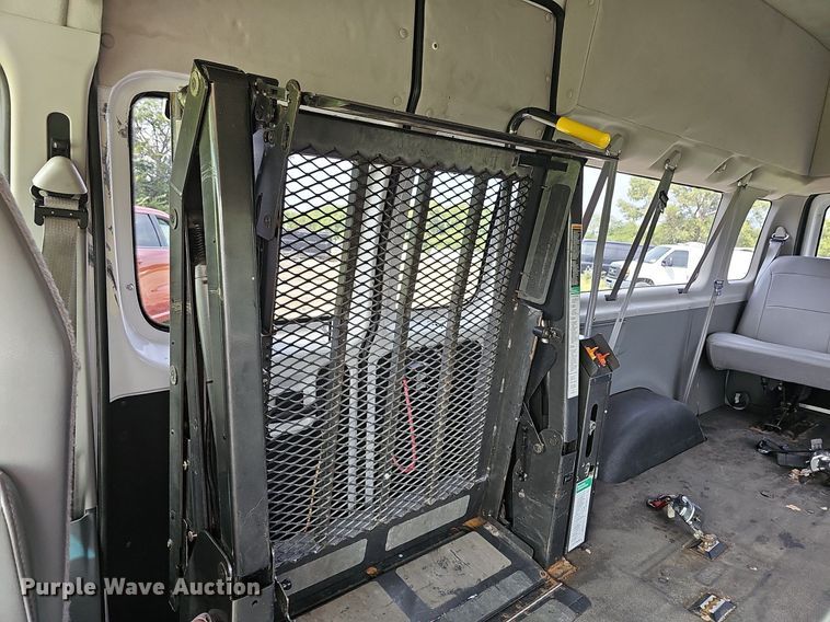 image for item DN8612 2007 Ford E350 Super Duty XL  van