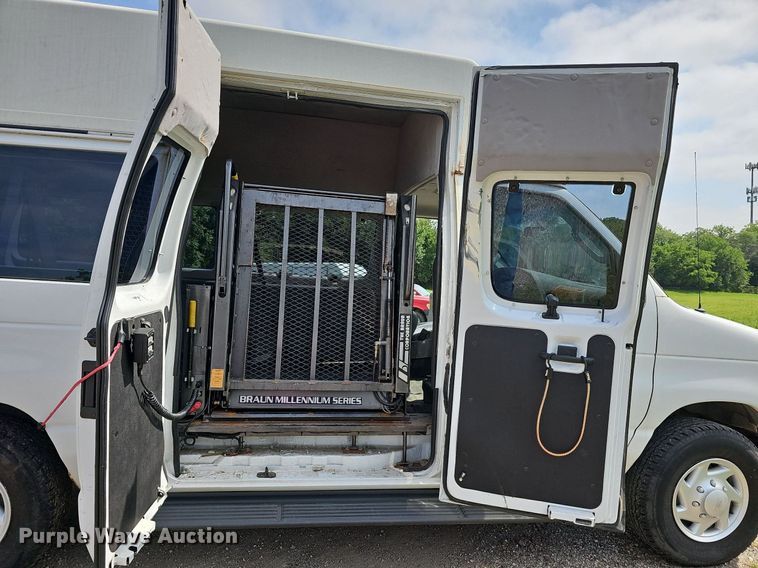 image for item DN8612 2007 Ford E350 Super Duty XL  van