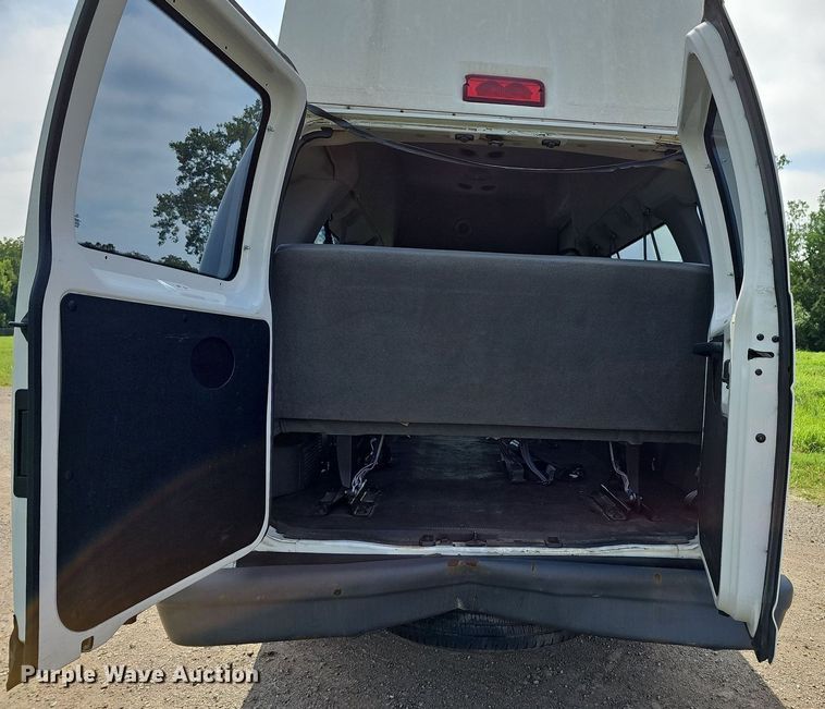 image for item DN8612 2007 Ford E350 Super Duty XL  van