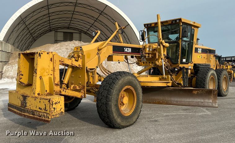 image for item DO5110 2004 Caterpillar 143H  motor grader