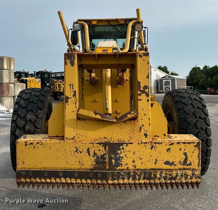 image for item DO5110 2004 Caterpillar 143H  motor grader