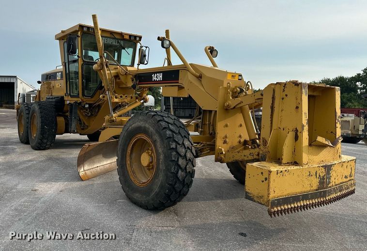 image for item DO5110 2004 Caterpillar 143H  motor grader