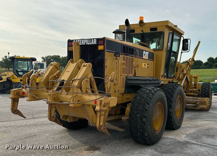 image for item DO5110 2004 Caterpillar 143H  motor grader