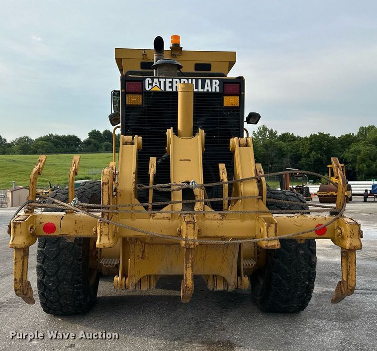 image for item DO5110 2004 Caterpillar 143H  motor grader