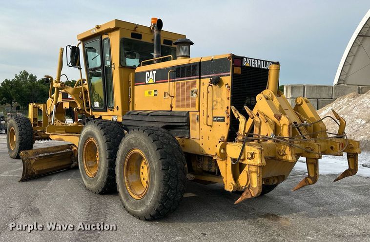 image for item DO5110 2004 Caterpillar 143H  motor grader