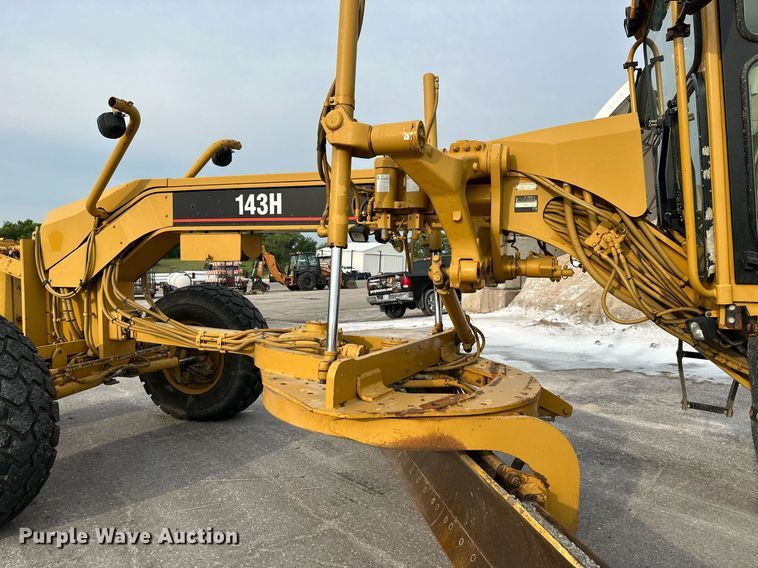 image for item DO5110 2004 Caterpillar 143H  motor grader