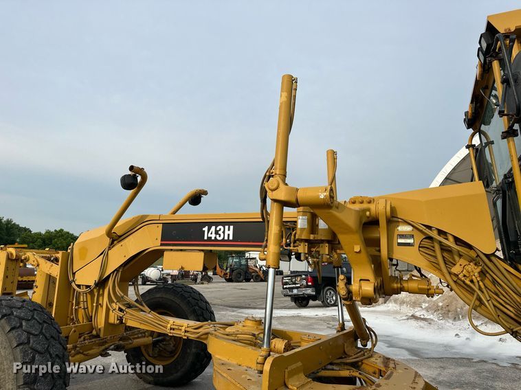 image for item DO5110 2004 Caterpillar 143H  motor grader