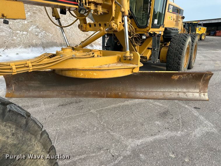 image for item DO5110 2004 Caterpillar 143H  motor grader