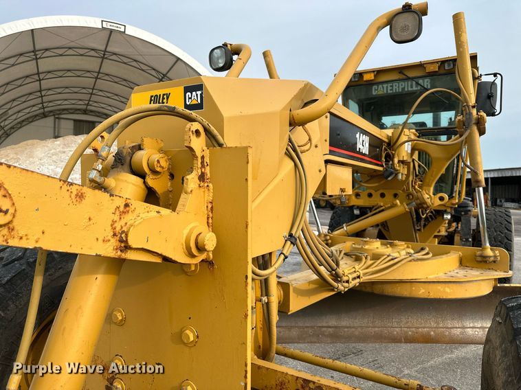 image for item DO5110 2004 Caterpillar 143H  motor grader