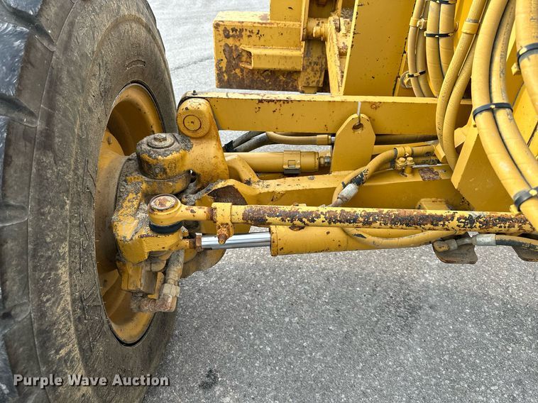 image for item DO5110 2004 Caterpillar 143H  motor grader