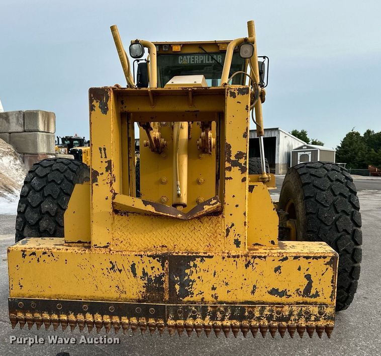 image for item DO5110 2004 Caterpillar 143H  motor grader