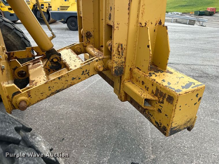 image for item DO5110 2004 Caterpillar 143H  motor grader