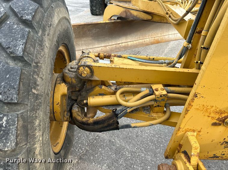 image for item DO5110 2004 Caterpillar 143H  motor grader
