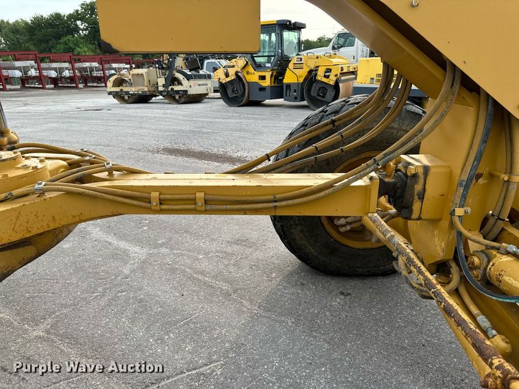 image for item DO5110 2004 Caterpillar 143H  motor grader