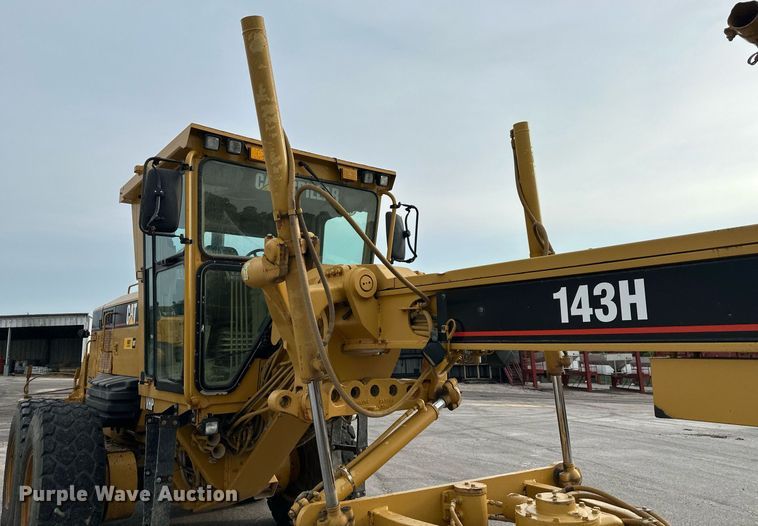image for item DO5110 2004 Caterpillar 143H  motor grader