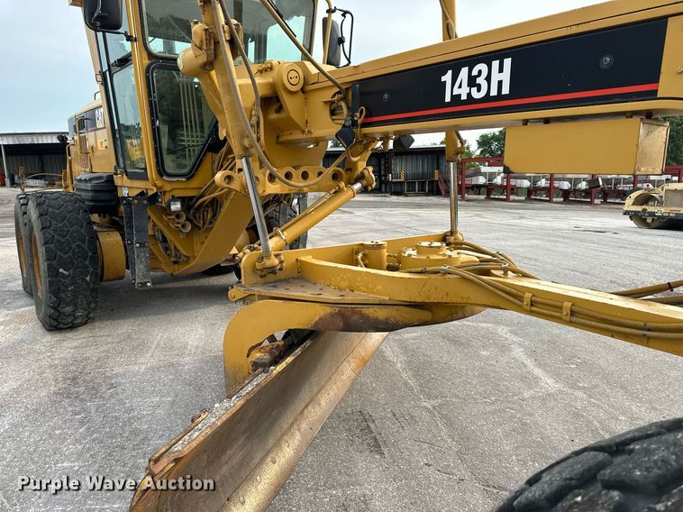 image for item DO5110 2004 Caterpillar 143H  motor grader