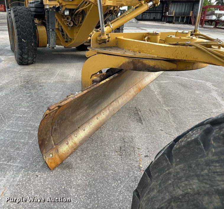 image for item DO5110 2004 Caterpillar 143H  motor grader