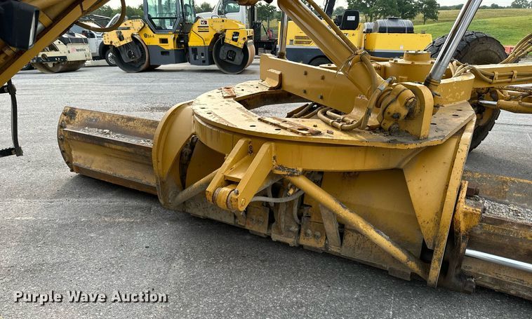 image for item DO5110 2004 Caterpillar 143H  motor grader