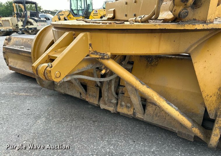 image for item DO5110 2004 Caterpillar 143H  motor grader