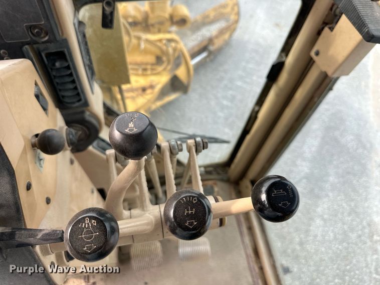 image for item DO5110 2004 Caterpillar 143H  motor grader