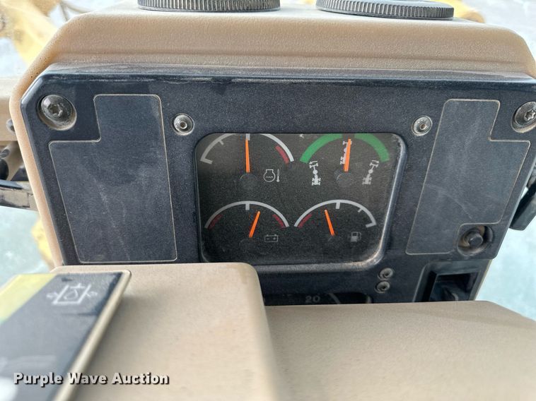 image for item DO5110 2004 Caterpillar 143H  motor grader