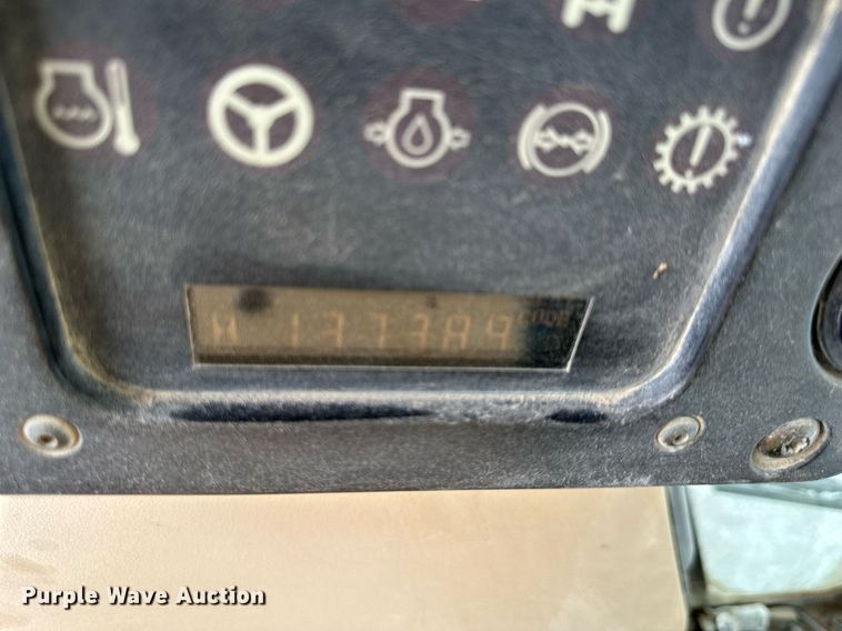 image for item DO5110 2004 Caterpillar 143H  motor grader