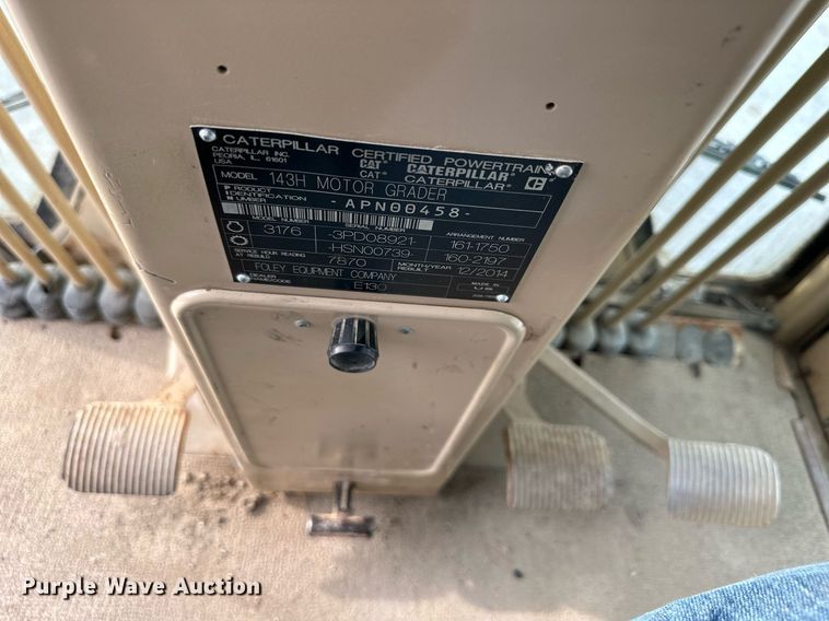 image for item DO5110 2004 Caterpillar 143H  motor grader