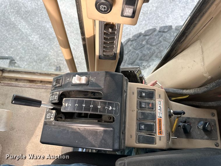 image for item DO5110 2004 Caterpillar 143H  motor grader